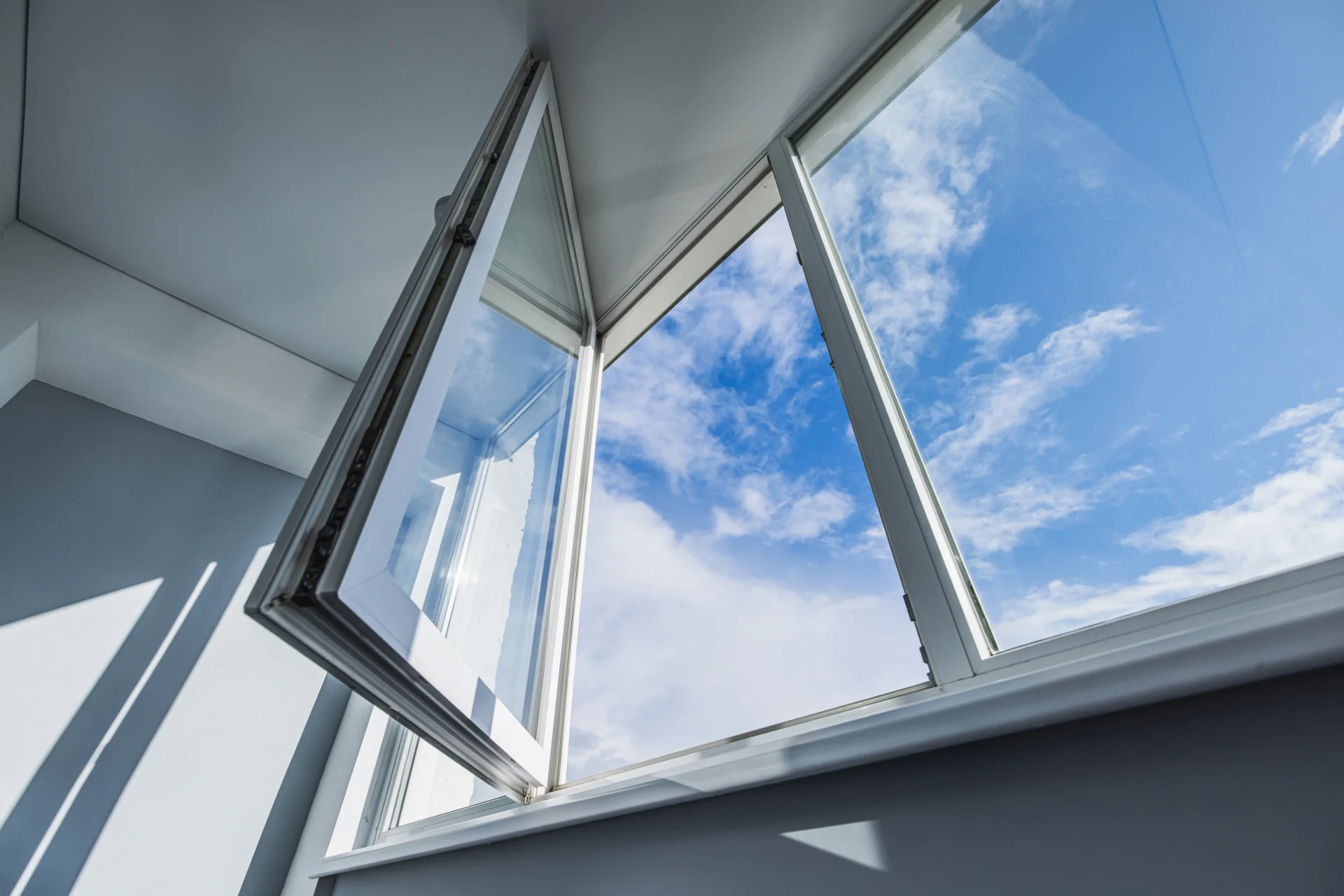 VLX 80 Casement Window in Houston, TX | Meridian Windows and Doors Houston - detail 1